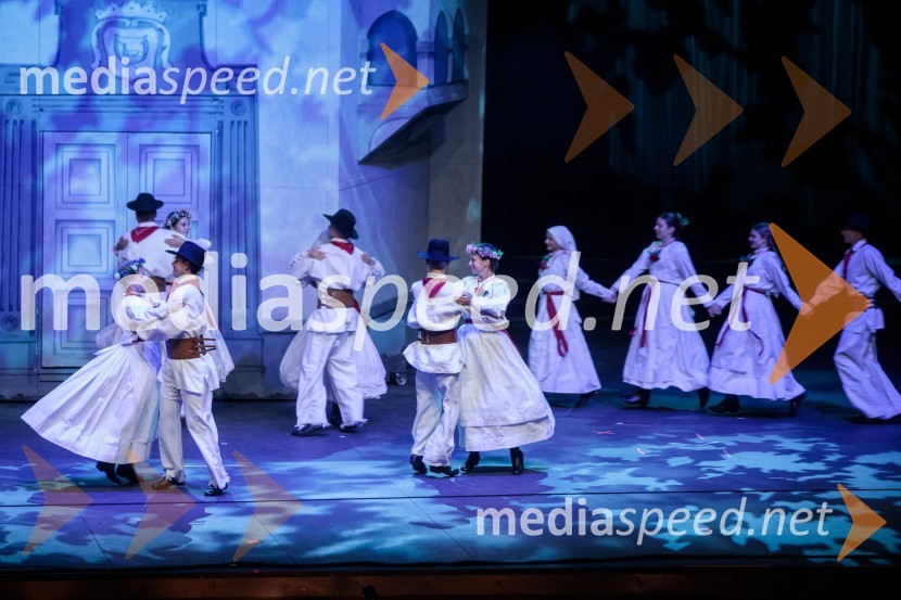 V objemu Lahinje, tamburaška opera