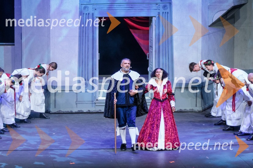  Željko Andrić, pevec;  Irena Yebuah Tiran, operna pevkaV objemu Lahinje, tamburaška opera