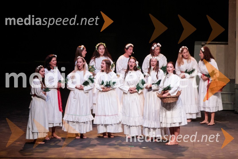 V objemu Lahinje, tamburaška opera