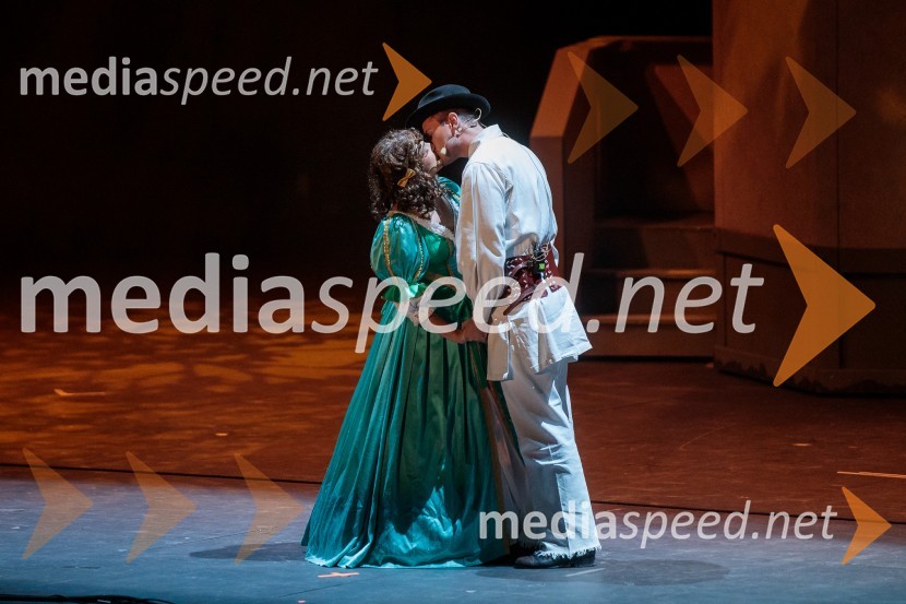  Sara Žuvela, operna pevka;  Gregor Ravnik, pevecV objemu Lahinje, tamburaška opera