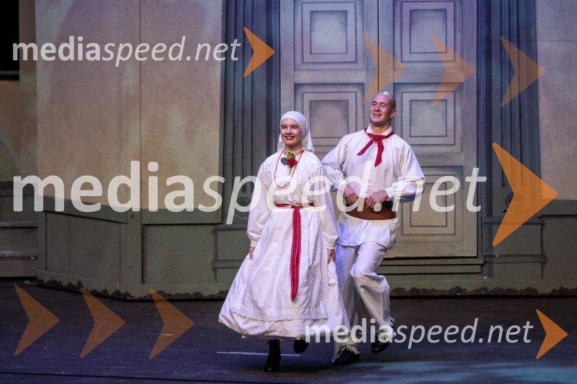 V objemu Lahinje, tamburaška opera