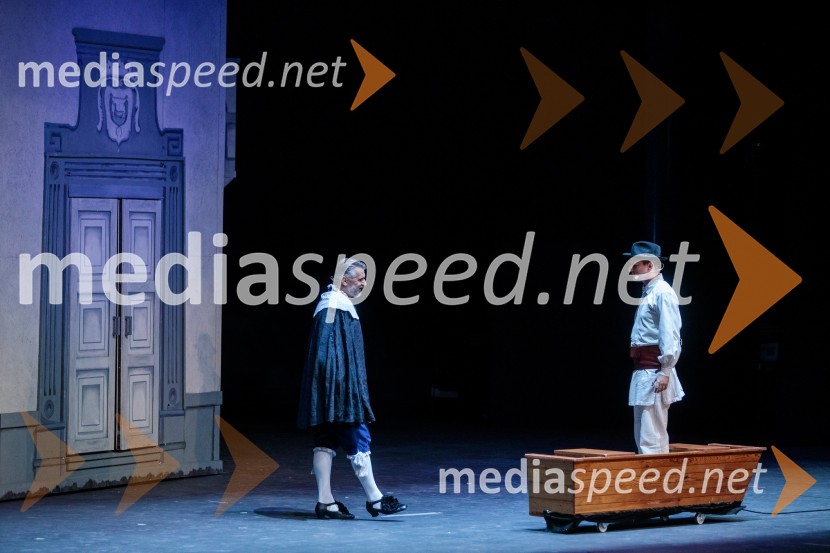  Željko Andrić, pevec;  Gregor Ravnik, pevecV objemu Lahinje, tamburaška opera