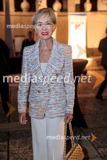  Metka  Premerl, slavistkaV objemu Lahinje, tamburaška opera