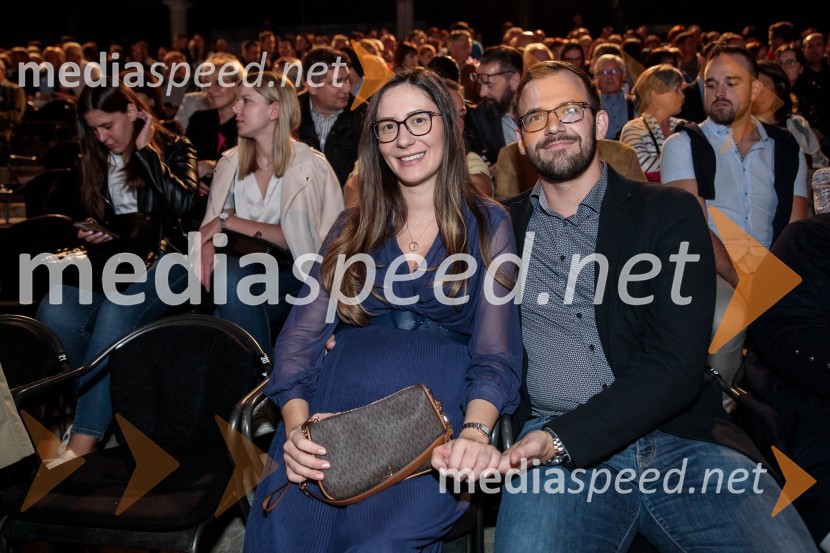 V objemu Lahinje, tamburaška opera