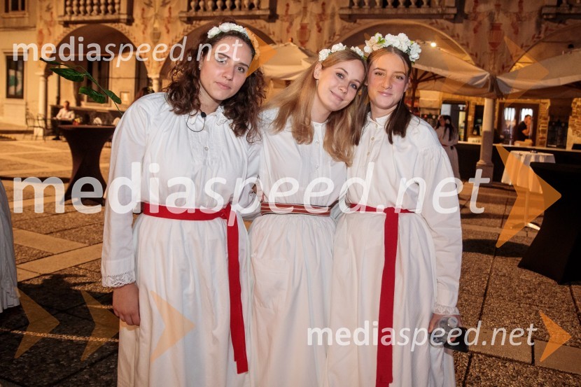 V objemu Lahinje, tamburaška opera