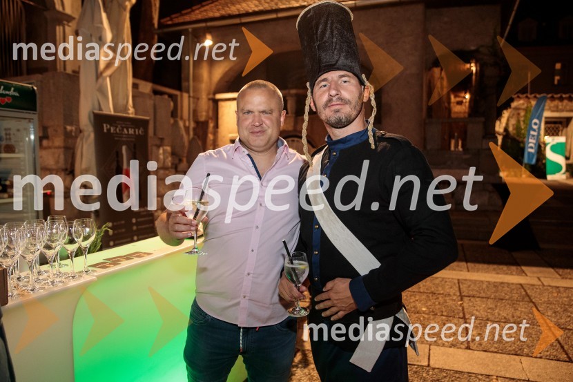 V objemu Lahinje, tamburaška opera