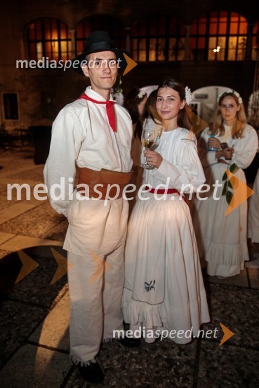 V objemu Lahinje, tamburaška opera