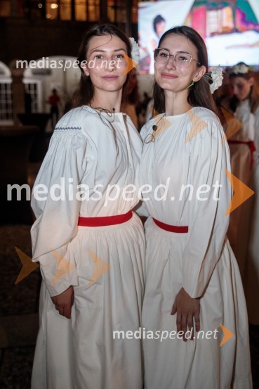 V objemu Lahinje, tamburaška opera