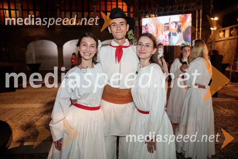 V objemu Lahinje, tamburaška opera