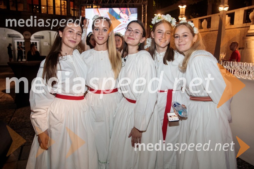 V objemu Lahinje, tamburaška opera