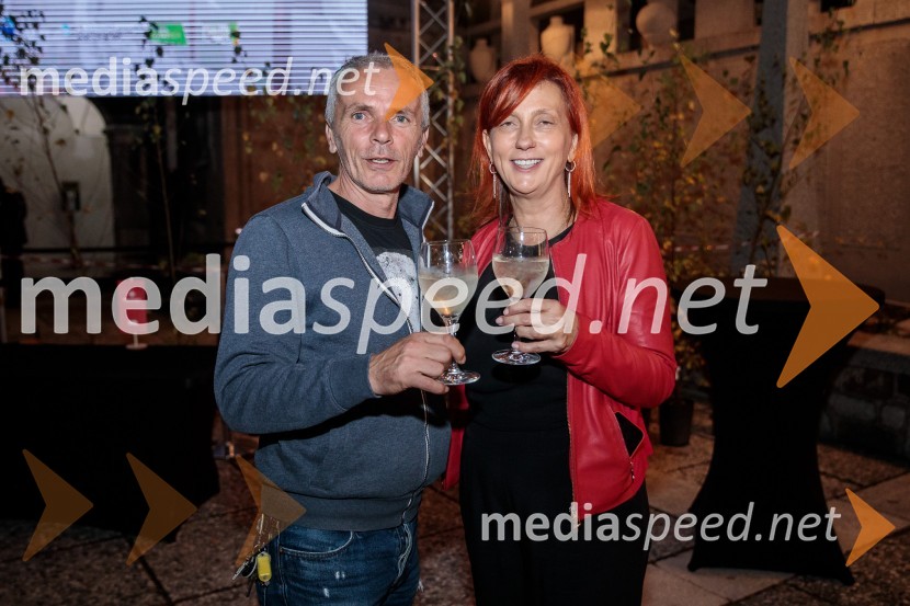  ... ;  Jerneja  Kamnikar, ustanoviteljica in direktorica Vivo CateringV objemu Lahinje, tamburaška opera