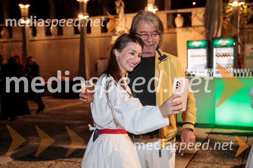  ... ;  Robert Pešut - Magnifico, glasbenikV objemu Lahinje, tamburaška opera