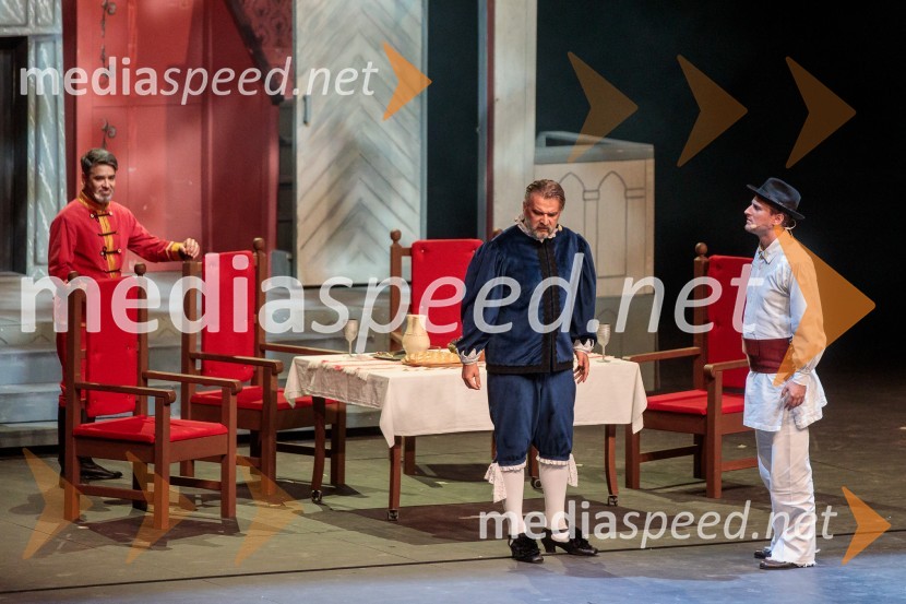  Dejan Heraković, pevec;  Željko Andrić, pevec;  Gregor Ravnik, pevecV objemu Lahinje, tamburaška opera