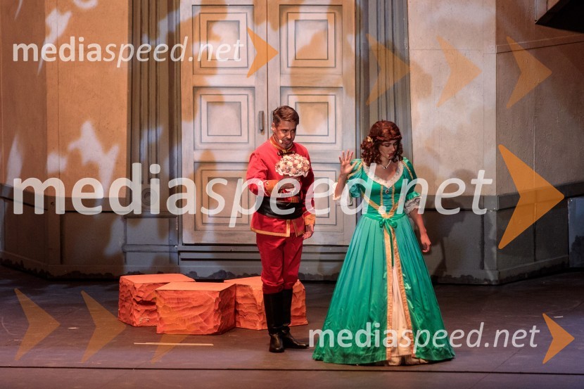  Dejan Heraković, pevec;  Sara Žuvela, operna pevkaV objemu Lahinje, tamburaška opera