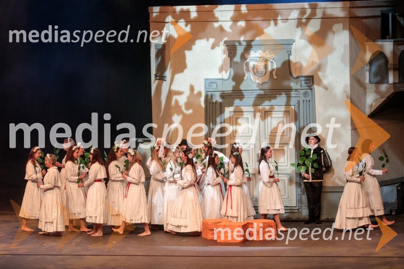 V objemu Lahinje, tamburaška opera