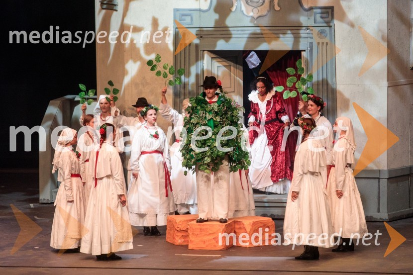 V objemu Lahinje, tamburaška opera