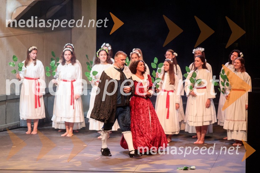  Željko Andrić, pevec;  Irena Yebuah Tiran, operna pevkaV objemu Lahinje, tamburaška opera