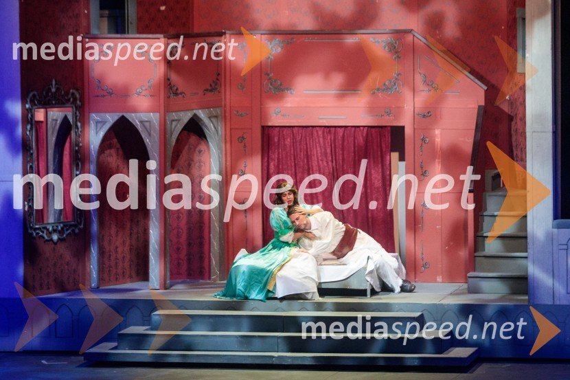  Sara Žuvela, operna pevka;  Gregor Ravnik, pevecV objemu Lahinje, tamburaška opera