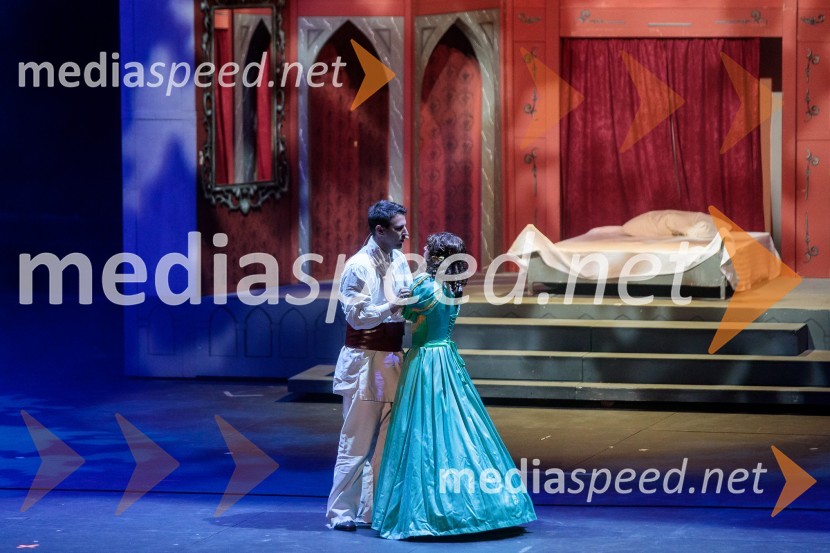  Gregor Ravnik, pevec;  Sara Žuvela, operna pevkaV objemu Lahinje, tamburaška opera