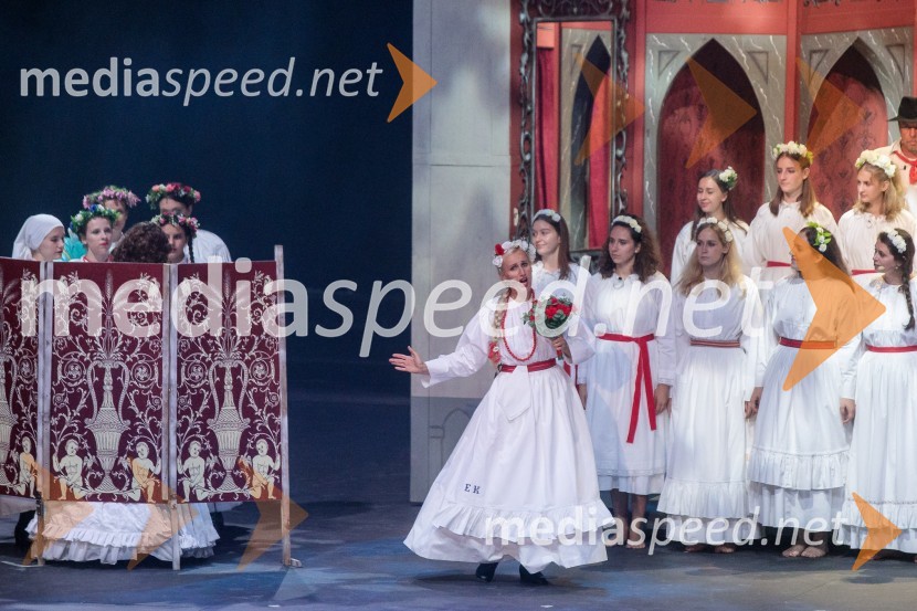  Nataša Zupan, sopranistkaV objemu Lahinje, tamburaška opera