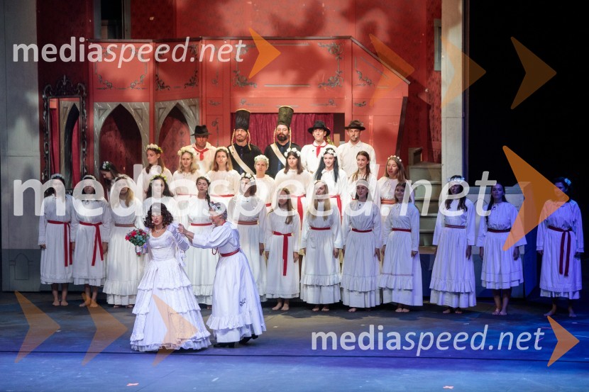  Sara Žuvela, operna pevka;  Nataša Zupan, sopranistkaV objemu Lahinje, tamburaška opera