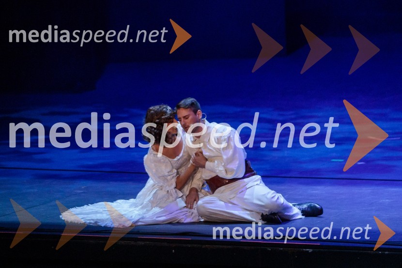  Sara Žuvela, operna pevka;  Gregor Ravnik, pevecV objemu Lahinje, tamburaška opera