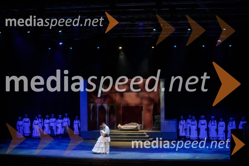 V objemu Lahinje, tamburaška opera