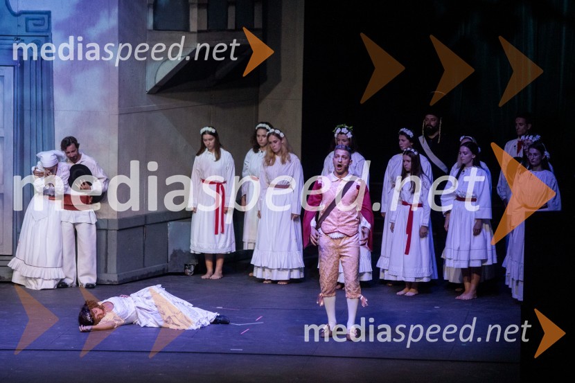  Sara Žuvela, operna pevka;  Tom Kobe, pevecV objemu Lahinje, tamburaška opera