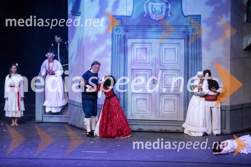  Nataša Zupan, sopranistka;  Željko Andrić, pevec;  Irena Yebuah Tiran, operna pevka;  Sabina Gruden, pevka;  Andraž Banovec, pevecV objemu Lahinje, tamburaška opera