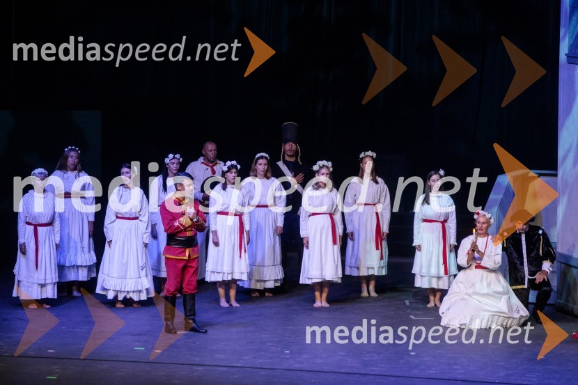  Dejan Heraković, pevec;  Nataša Zupan, sopranistka;  Domingo Stasi, operni pevecV objemu Lahinje, tamburaška opera