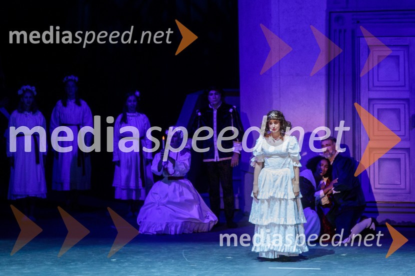  Sara Žuvela, operna pevkaV objemu Lahinje, tamburaška opera