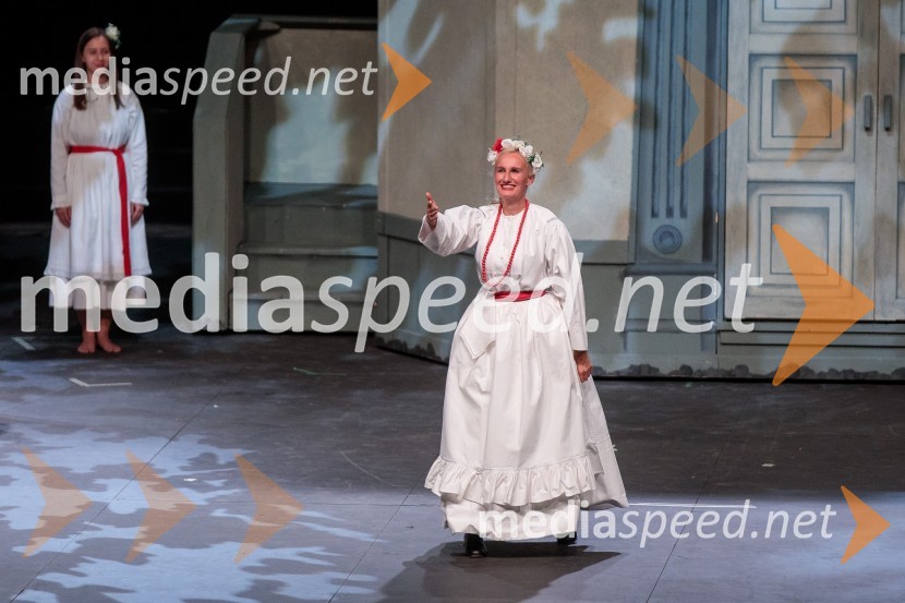  Nataša Zupan, sopranistkaV objemu Lahinje, tamburaška opera