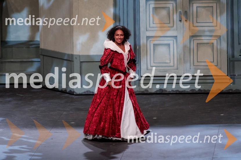  Irena Yebuah Tiran, operna pevkaV objemu Lahinje, tamburaška opera