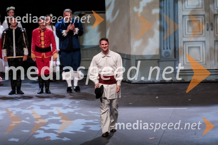  Gregor Ravnik, pevecV objemu Lahinje, tamburaška opera