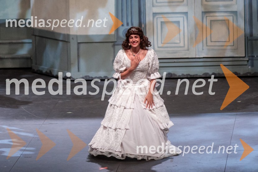  Sara Žuvela, operna pevkaV objemu Lahinje, tamburaška opera