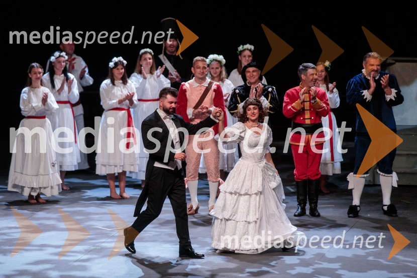  Gregor Zagorc, skladatelj, dirigent;  Sara Žuvela, operna pevkaV objemu Lahinje, tamburaška opera