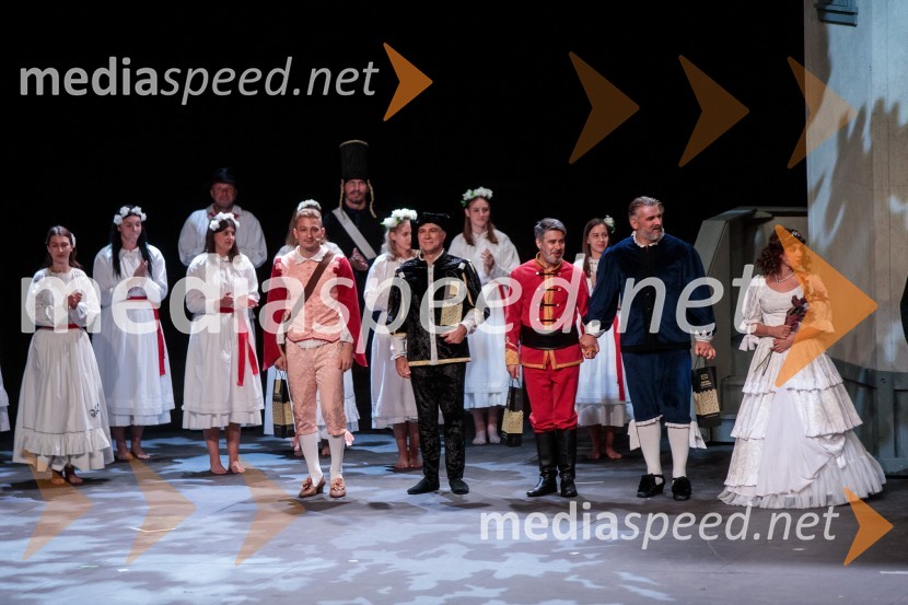  Tom Kobe, pevec;  Domingo Stasi, operni pevec;  Dejan Heraković, pevec;  Željko Andrić, pevec;  Sara Žuvela, operna pevkaV objemu Lahinje, tamburaška opera