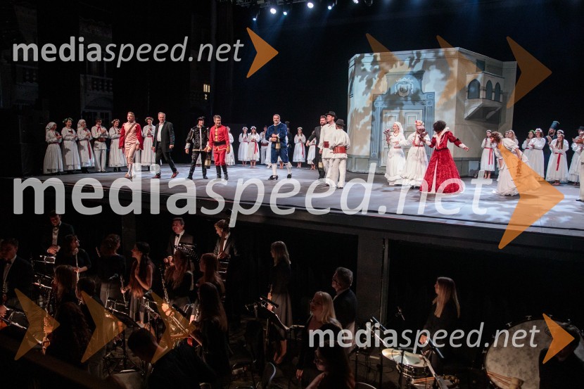 V objemu Lahinje, tamburaška opera