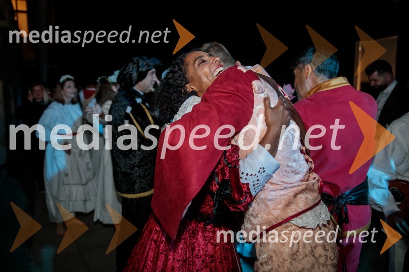  Irena Yebuah Tiran, operna pevka;  Tom Kobe, pevecV objemu Lahinje, tamburaška opera