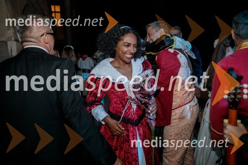  Irena Yebuah Tiran, operna pevkaV objemu Lahinje, tamburaška opera