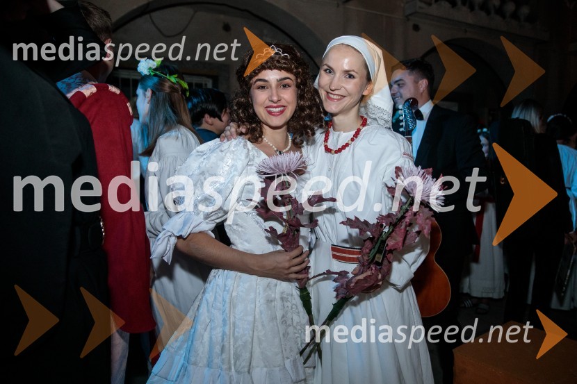  Sara Žuvela, operna pevka;  Sabina Gruden, pevkaV objemu Lahinje, tamburaška opera