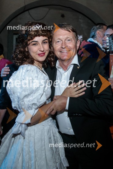  Sara Žuvela, operna pevka;  Andrej Kavšek, župan, Občina ČrnomeljV objemu Lahinje, tamburaška opera