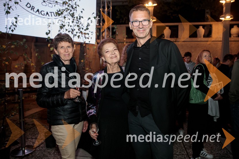  ... ;  Elza Budau, slovenska tekstopiska, pesnica in pisateljica;  Aleš Kravos, fotografV objemu Lahinje, tamburaška opera