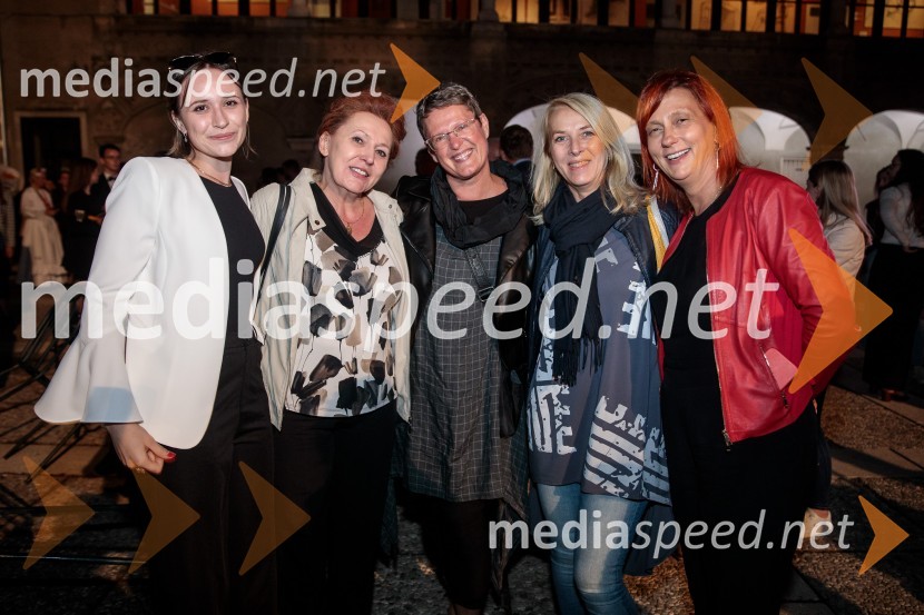  ... ;  ... ;  ... ;  ... ;  Jerneja  Kamnikar, ustanoviteljica in direktorica Vivo CateringV objemu Lahinje, tamburaška opera