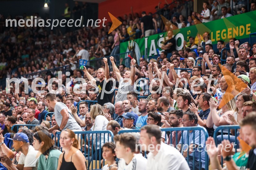 Na navijačih svet stoji, hvala vsem