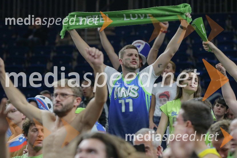 Na navijačih svet stoji, hvala vsem