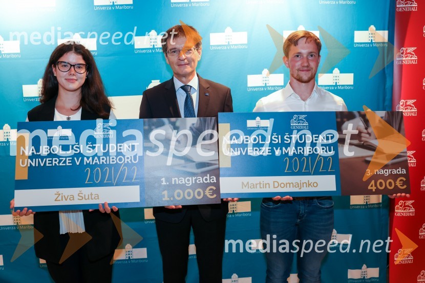  Živa Šuta, najboljša študentka Univerze v Mariboru v letu 2021/2022; prof. dr. Zdravko Kačič, rektor Univerze v Mariboru;  Martin Domajnko, 3. najboljši študent Univerze v Mariboru v letu 2021/2022Najboljša študentka Univerze v Mariboru v študijskem letu 2021/2022 je Živa Šuta