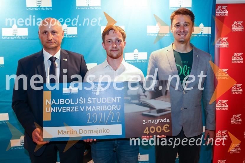  ... ;  Martin Domajnko, 3. najboljši študent Univerze v Mariboru v letu 2021/2022; doc. dr. Urban Bren,  Fakulteta za kemijo in kemijsko tehnologijo, Univerza v MariboruNajboljša študentka Univerze v Mariboru v študijskem letu 2021/2022 je Živa Šuta