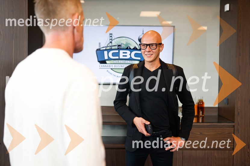 Popolna legalizacija konoplje je največja gospodarska priložnost za Slovenijo, tiskovna konferenca