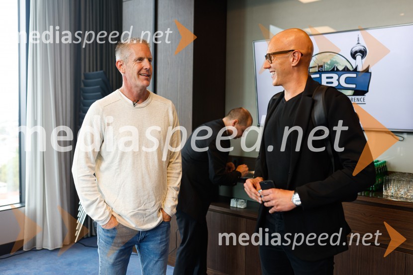  Alex Rogers , podjetnik, politični aktivist, ustanovitelj in izvršni direktor številnih uspešnih podjetji;  ... Popolna legalizacija konoplje je največja gospodarska priložnost za Slovenijo, tiskovna konferenca